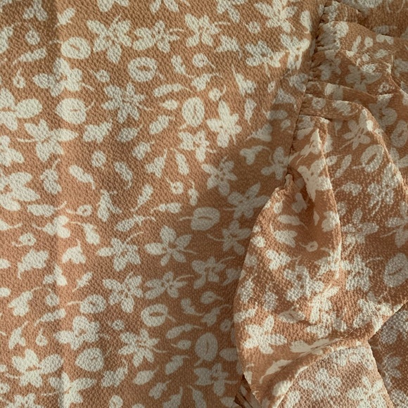 Pink floral skirt - Picture 3 of 3